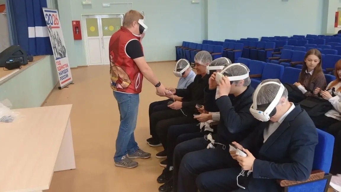 С VR-тренажерами по пожарной безопасности познакомили учеников МАОУ "Конзаводская средняя школа им.В.К.Блюхера"
